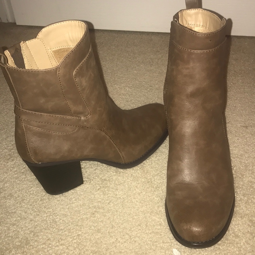 Naturalizer Light Brown Booties